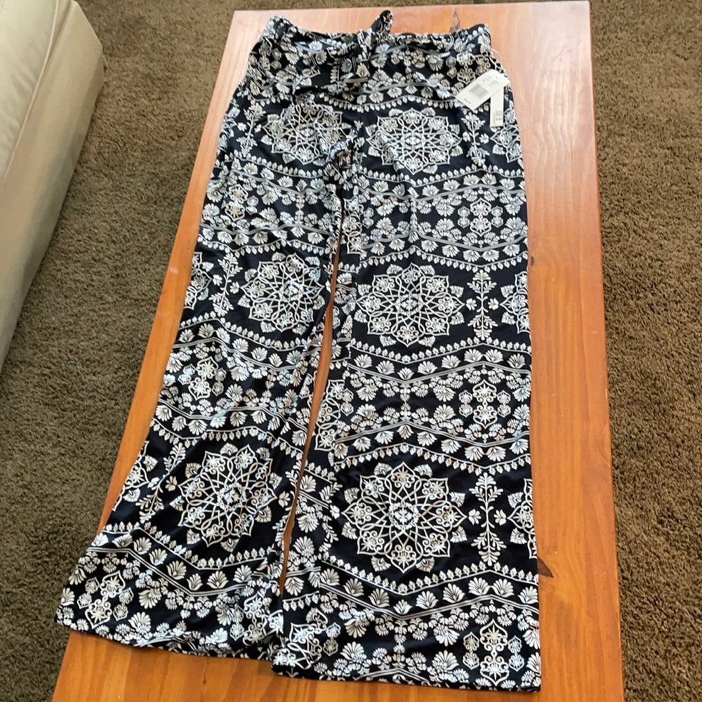 Sale👍Total bargain! A must have😁 Never worn Joe B wide leg pants.
